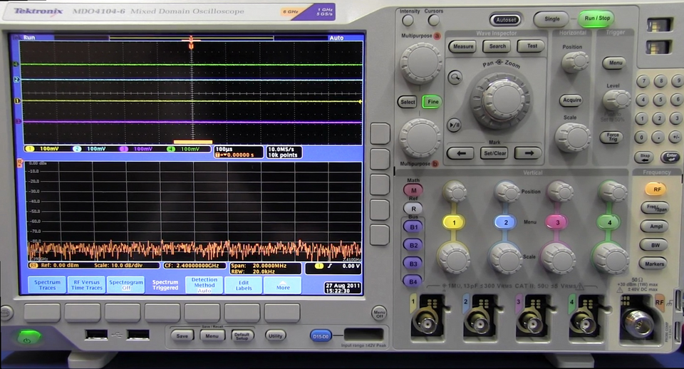 Tikras Tektronix MDO4000 osciloskopas — Wikimedia Commons, CC BY-SA 3.0